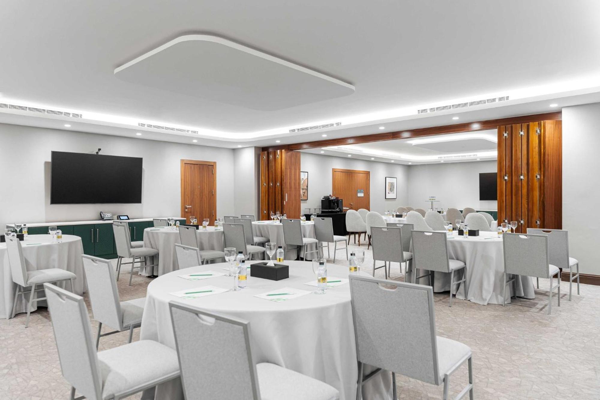 Holiday Inn Riyadh The Business District By Ihg Экстерьер фото